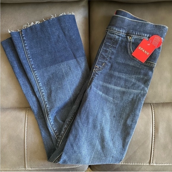 NWT SPANX Cropped Flare Jeans Medium Wash Jeggings Small - Picture 4 of 6
